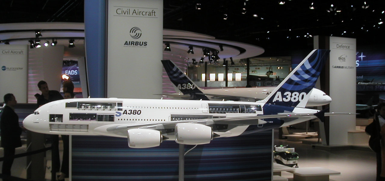 Maquettes industrielles : reacteur echelle 1/1 au salon du Bourget, Airbus au 1/20eme, nez de TGV Duplex