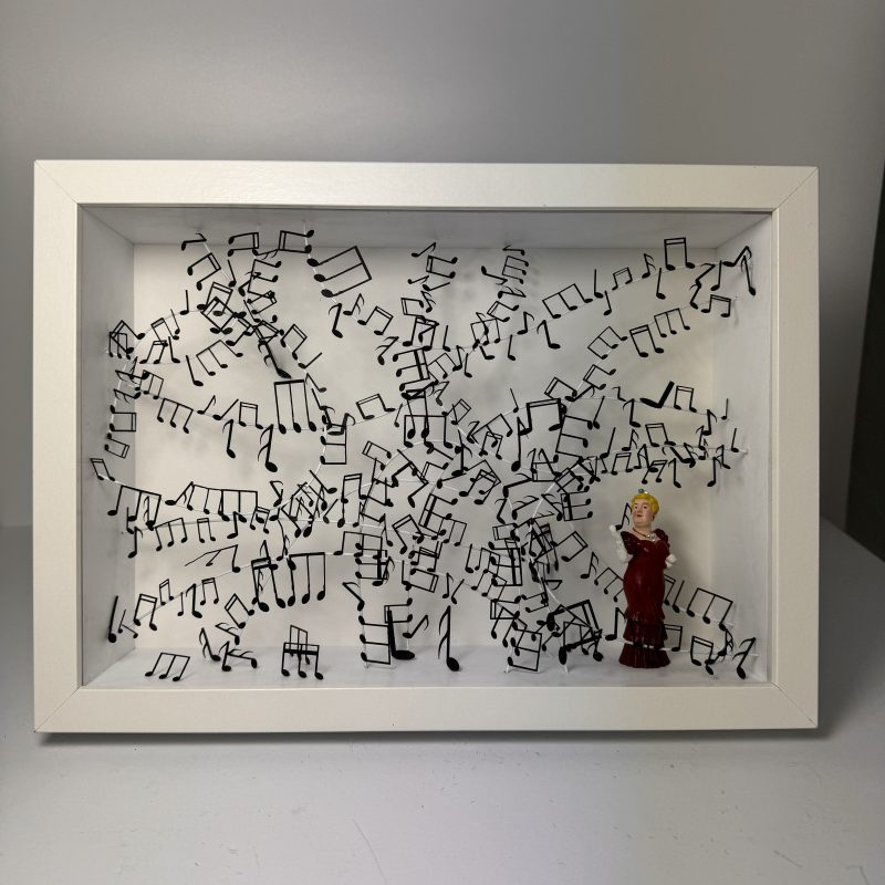 La Castafiore - Submergée par les notes.